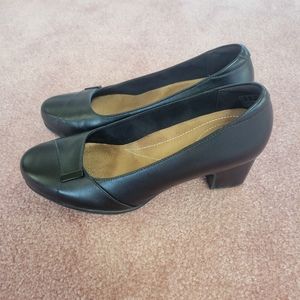 Clark's - size 9 wide